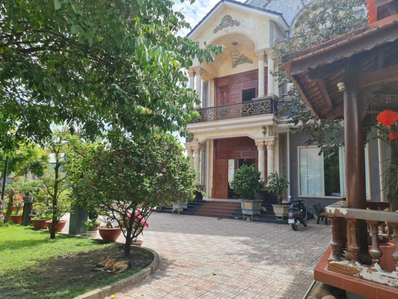 Cần sang lại căn biệt thự trung tâm Thủ Dầu Một